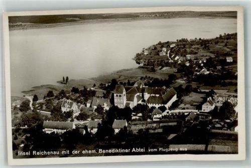 Reichenau Fliegeraufnahme des Ortes mit Kirche St. Georg