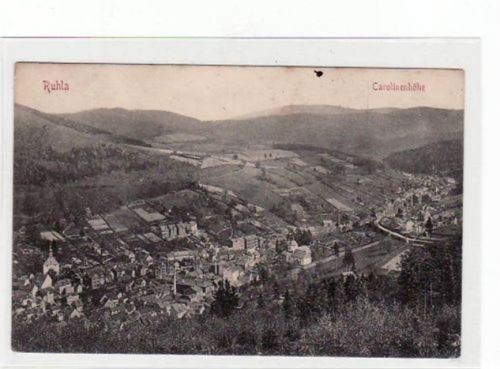 Ruhla Ruhla i. Thür. Gesamtansicht - Blick von der Carolinenhöhe gelaufen als Bahnpost mit Marke und Stempel 1907. Zug 7 Eckbug oben links und an der unteren rechten Ecke leicht fleckig, sonst gut erhalten.