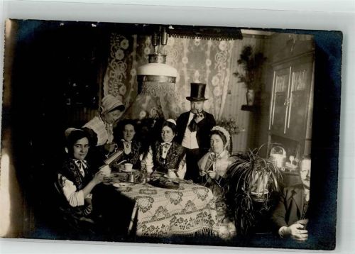 Frauen Tracht Zylinder