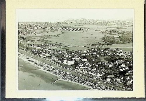 Duhnen Foto montiert auf Karton Fliegeraufnahme vom Strand Promenade und Ort Fotograf Otto Schulze