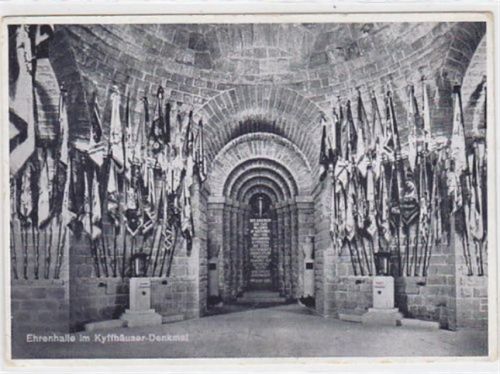 Kyffhäuser Ehrenhalle mit Fahnen im Kyffhäuser-Denkmal. Kyffhäuser-Verlag ungelaufen kleiner Knick unten und oben links, sonst gut erhalten