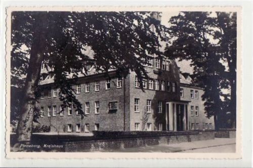 Pinneberg mit Kreishaus gelaufen, 1942. Leichter Stempeldurchdruck, sonst gut erhalten