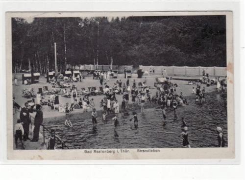 Bad Rastenberg i. Thür. mit Strandleben gelaufen. Vorder- und Rückseite leicht fleckig. Knickstellen oben, sonst gut erhalten.
