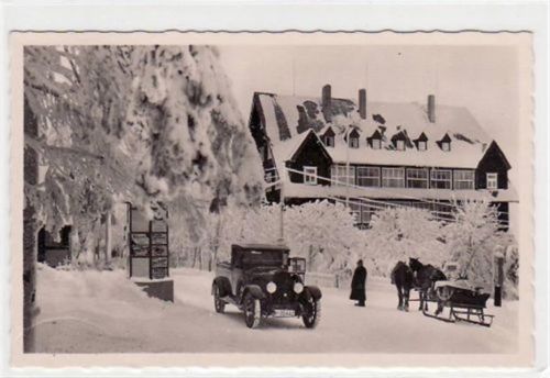 Oberbärenburg i. Erzgeb. mit Berghotel Friedrichshöhe. Karte beschrieben. Die Karte war in einem Album eingeklebt, daher Anhaftungen Rückseite, sonst gut erhalten.