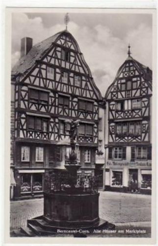 Bernkastel-Kues Berncastel - Kues mit alten Häusern u. Brunnen am Marktplatz ungelaufen Gute Erhaltung.