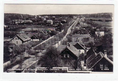 Friedrichsbrunn Friedrichsbrunn i. Harz mit Blick nach dem Oberdorf gelaufen, Stempel nicht lesbar. Die Karte wurde am Rand oben leicht beschnitten, leichter Stempeldurchdruck, sonst gut erhalten.