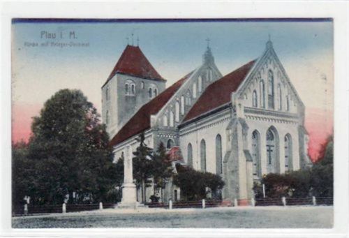 Plau Plau i. Meckl. mit Kirche und Kriegerdenkmal ungelaufen Dunkelblauer Streifen am Rand oben, leicht fleckig, sonst gut erhalten.