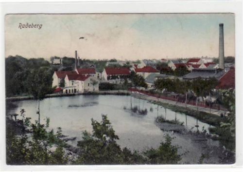Radeberg mit Teilansicht gelaufen von 1911 kleiner Knick oben links, leichter Stempeldurchdruck, leicht stockfleckig, sonst gut erhalten.