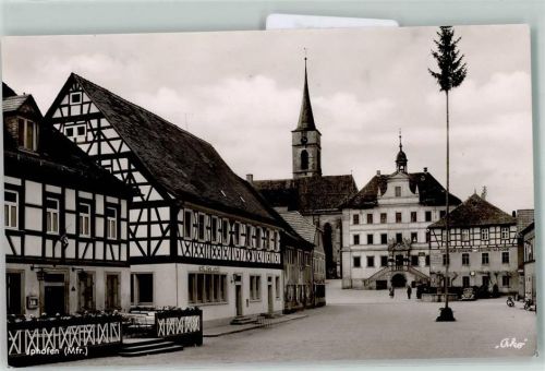 Iphofen Fachwerkhäuser Gasthaus Goldene Krone Kirche Maibaum