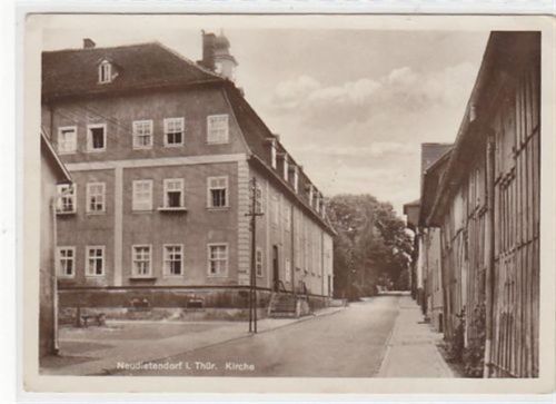 Neudietendorf i. Thür. Straßenansicht mit Kirche gelaufen, 1939. leichte Eckabschürfungen, kleiner Knick oben links, leicht stockfleckig, sonst gut erhalten