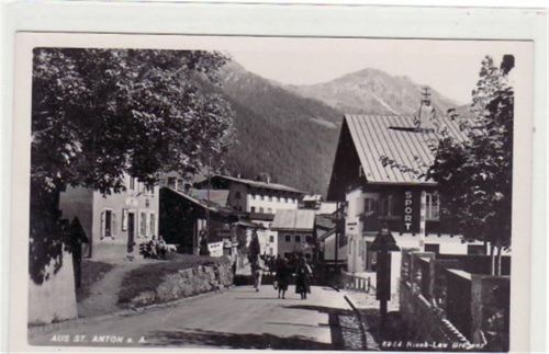 St. Anton am Arlberg mit Straßenpartie und Sportgeschäft ungelaufen Gute Erhaltung.