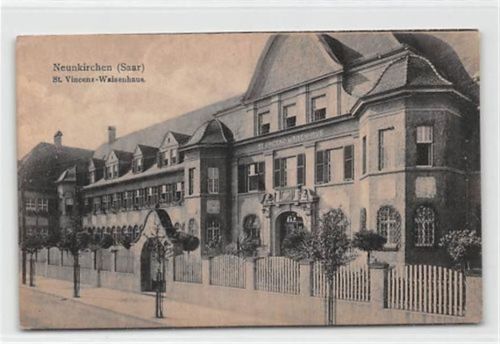 Neunkirchen Neunkirchen. ein Motiv am St. Vincenz-Waisenhaus ungelaufen Fleckig, sonst gut erhalten