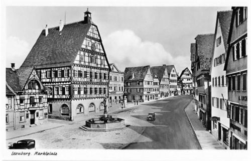 Leonberg. Marktplatz mit Brunnen ungelaufen Gute Erhaltung.