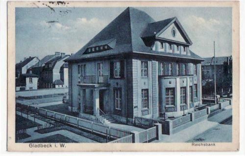 Gladbeck mit Reichsbank gelaufen, Marke entfernt. Leichte Stempelspuren, leicht fleckig, sonst gut erhalten