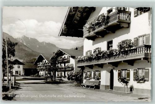 Rottau Dorfstraße mit Gedererwand