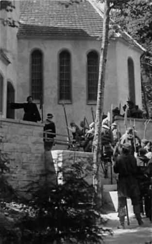 Seltene Fotokarte Heidenheim. Volksschauspiele 13. September 1936 " Engel Hiltensberger ". Aufgang zur Kirche mit Personen. ungelaufen Gute Erhaltung.