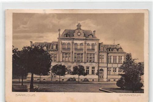 Saarlouis Saarlouis. Partie am Gymnasium. Feldpost, mit Stempel. Ecken mit Albumabdrücken, leichte Eckabschürfungen, sonst gut erhalten