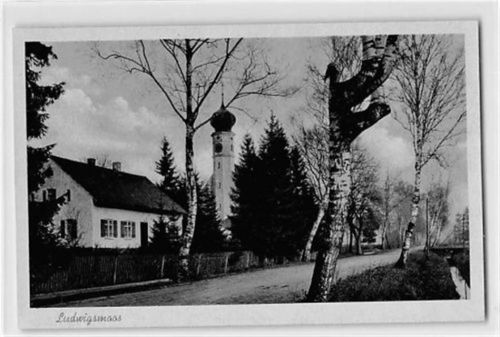 Ludwigsmoos. ein Blick auf die Kirche Einfamilienhaus ungelaufen Gute Erhaltung.