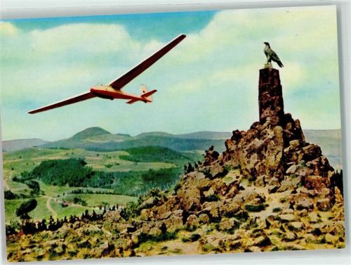 Poppenhausen Naturpark Röhn Wasserkuppe Segelflieger über dem Fliegerdenkmal