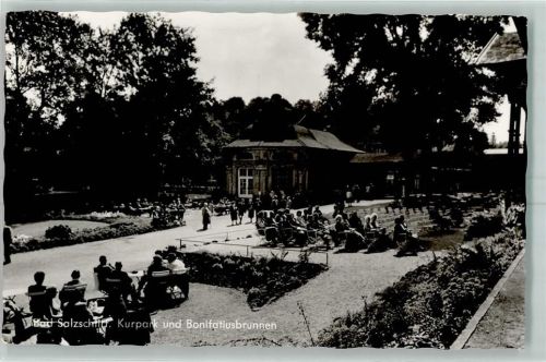 Bad Salzschlirf Kurpark mit Bonifatiusbrunnen