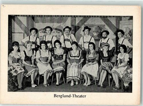 Bergland Theater , Tracht