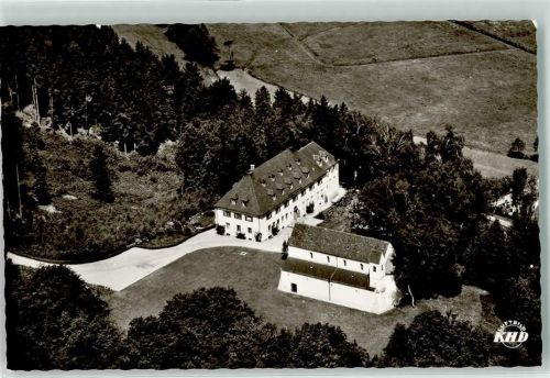 Erdweg Kirche und Haus Petersberg Fliegeraufnahme
