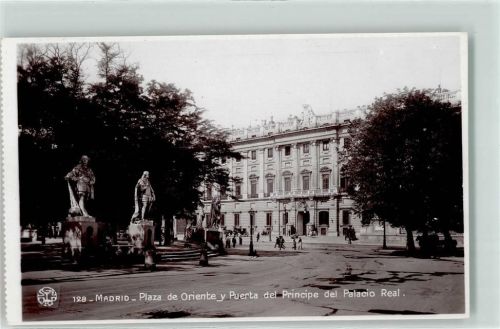 Madrid Plaza de Oriente y Puerta del Principe del Palacio Real
