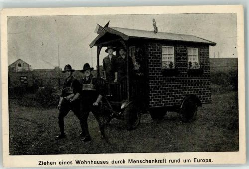Ziehen eines Wohnhauses durch Menschenkraft AK