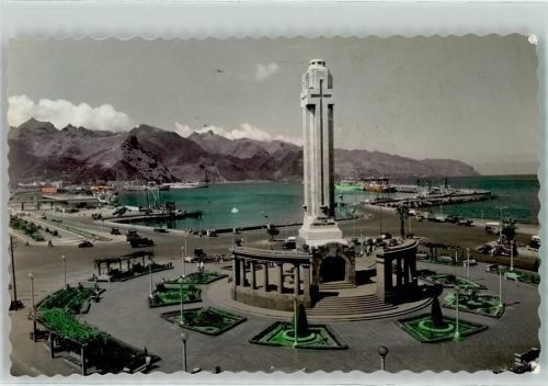 Santa Cruz Monumento a los Caidos y el Puerto Oldtimer Schiff