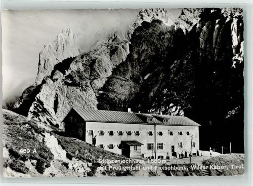 Kirchdorf Stripsenjochhaus mit Predigtstuhl und Fleischbank Wilder Kaiser