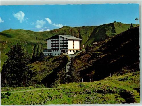 Kitzbühel Hotel Ehrenbachhöhe gegen Griesalmhänge und Steinbergkogel