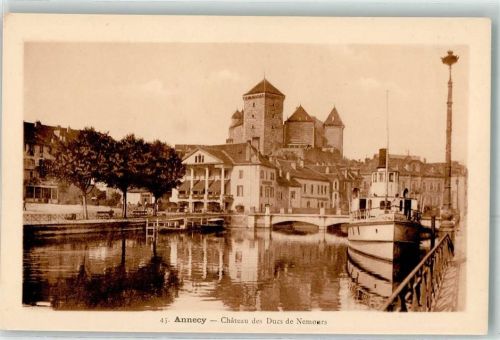 Annecy Chateau des Dues de Nemours Schiff Boot Brücke