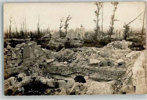 10500 La Ville-aux-Bois Foto AK Schloss Zerstörung Trümmer Krieg Ruine Ort handschriftlich