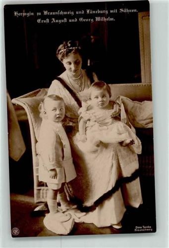 Herzogin Victoria Luise mit Söhnen Ernst August und Georg Wilhelm