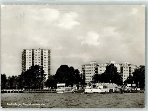 Tegel Strandpromenade mit Fahrgastschiffen