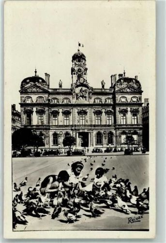 Lyon Place des Terreaux Oldtimer Tauben