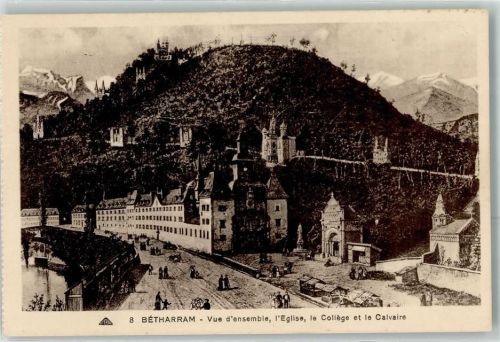 Lestelle-Betharram l`Eglise le College et le Calvaire