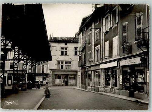 Beaurepaire Place de la Halle Motorroller