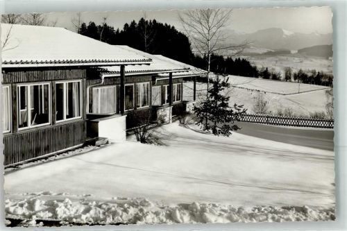 Nadenberg Haus des Feriendorfes im Schnee mit Nagelfluhkette