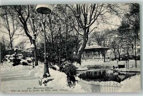 Grenoble Winter Effet de neige au Jardin de Ville