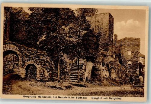 Neustadt Burgruine Hohnstein bei Neustadt im Südharz Burghof mit Bergfrief