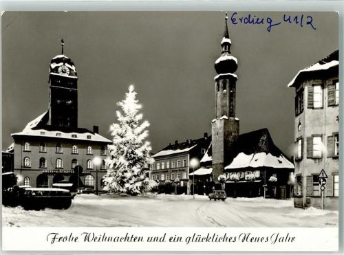 Erding Schrannenplatz Winter Schnee Auto Kirche Kreis und Stadtsparkasse Weihnachtsbaum Beleuchtung Frohe Weihnachten und ein glückliches Neues Jahr