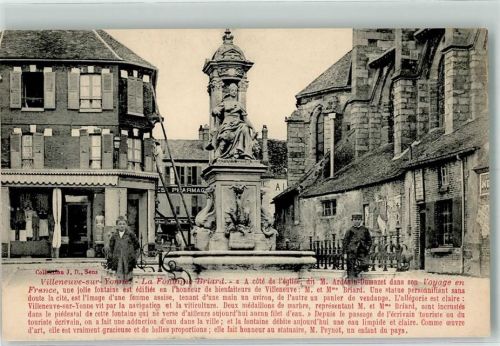 Villeneuve-sur-Yonne Denkmal Briard