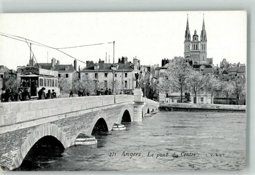 Angers Straßenbahn Pont du Centre Kirche