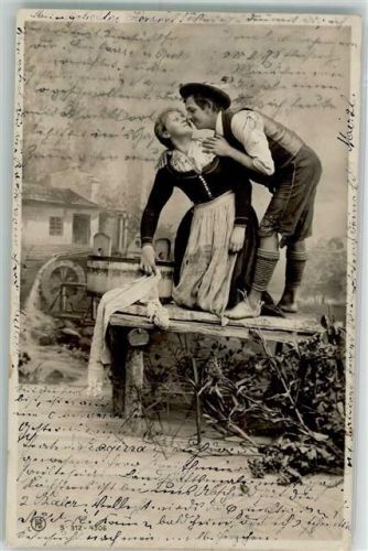1906 Nr. 312-4306 Junger Mann in bayrischer Tracht versucht eine Frau zu küssen Vorderseite der Karte beschriftet