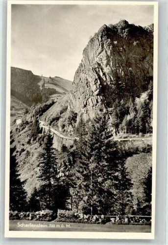Münstertal Die Felsformation Scharfenstein mit Landstraße