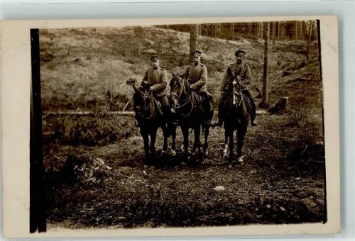 Soldaten im Gelände