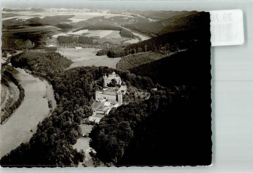 Attendorn Fliegeraufnahme der Burg Schnellenberg Tennis Foto Original aus Archiv eines Ansichtskartenverlags Ort handschriftlich