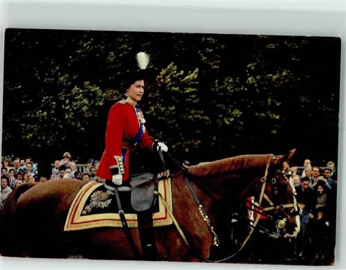 Queen Elisabeth in Uniform zu Pferde Fotograf Roberts Photogravure J. Arthur Dixon