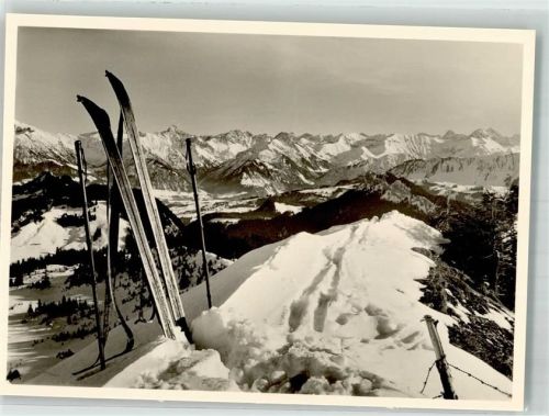 Balderschwang Skier auf dem Piesenkopf mit Oberstdorfer Bergen